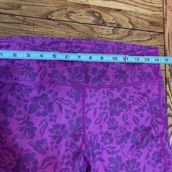 Fabletics Mid Rise Printed Primrose Raspberry Pureluxe Capri Leggings M - Picture 4 of 10